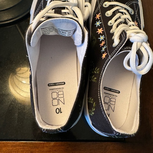 Almost new sneaker flowers size 10 - Picture 5 of 10